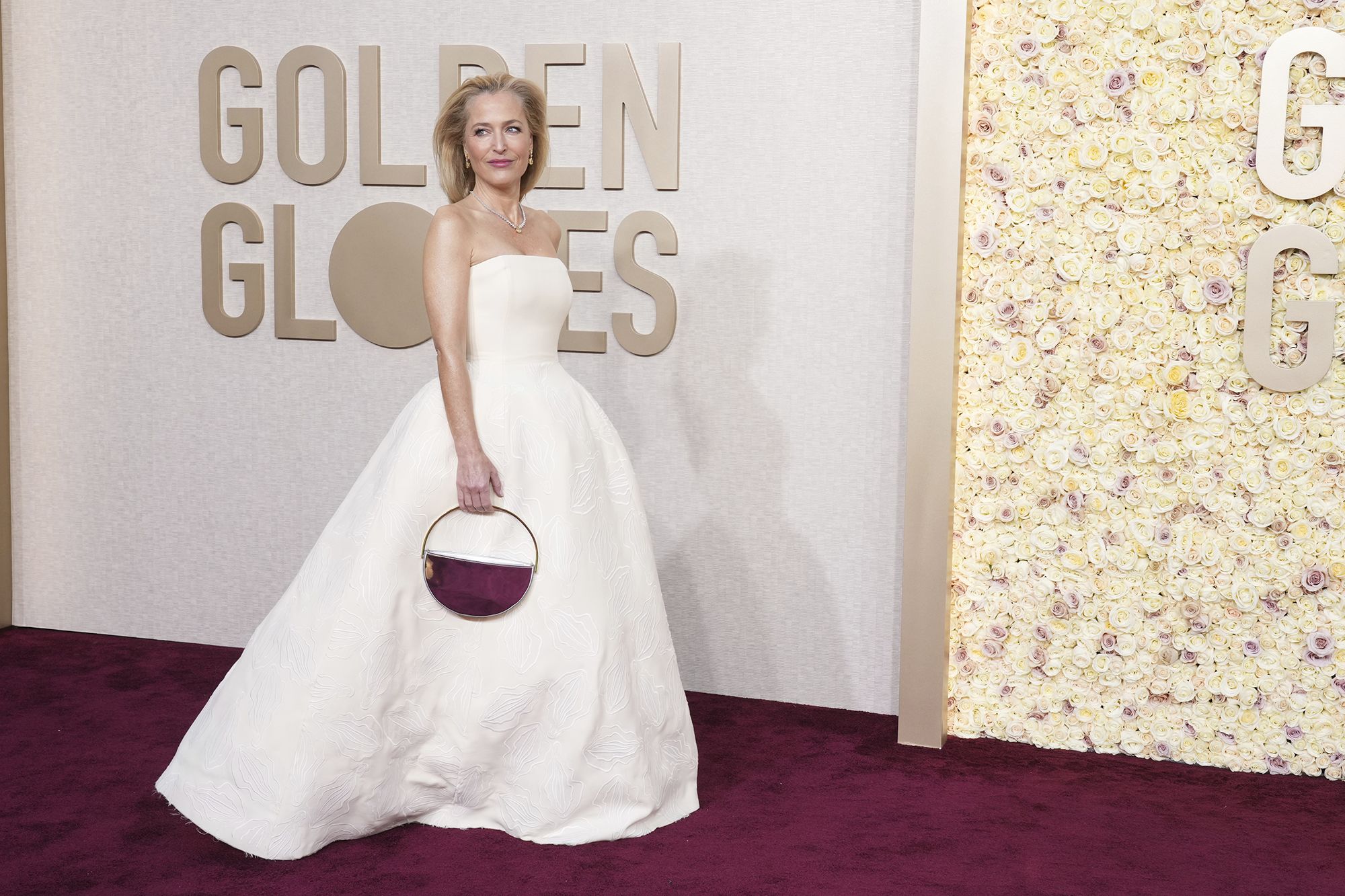 Gillian Anderson’s Bold Dress Turns Heads at the Golden Globe
